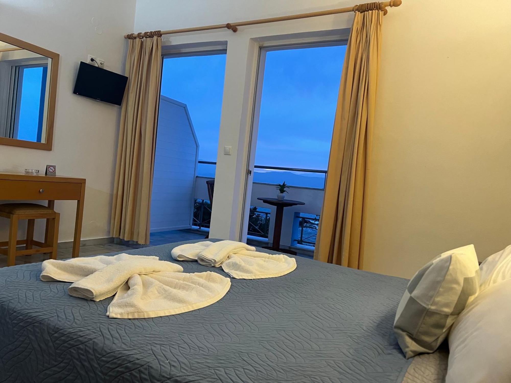 Kanakis Blue Beach Apartments Petres  Экстерьер фото