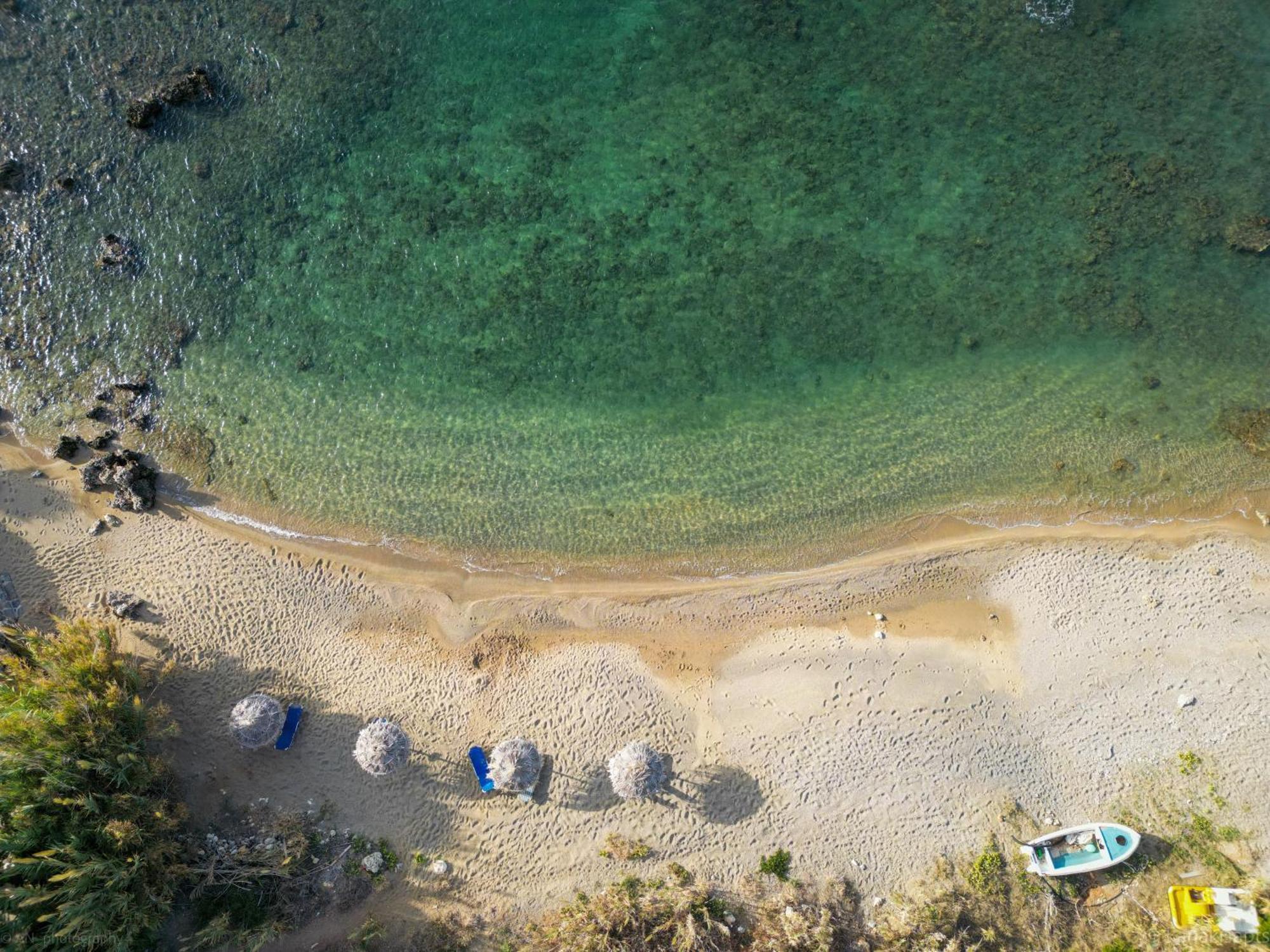 Kanakis Blue Beach Apartments Petres  Экстерьер фото